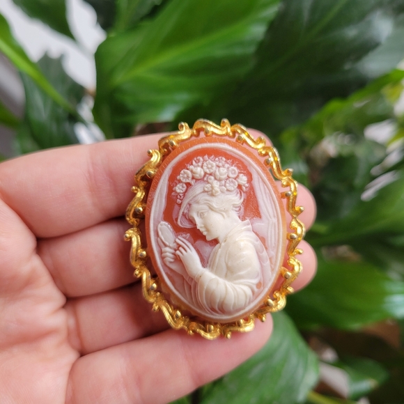 Vintage Ornate Cameo Brooch Pin - Picture 3 of 5